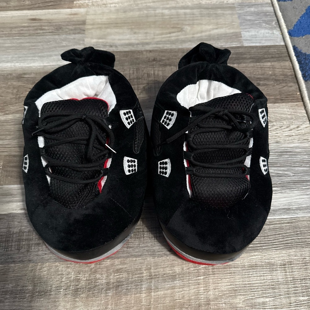 Jordan Kids Black and Red Slippers